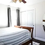 Holiday home Cozy With Pool Chefs Kitchen In Prime Area Charlotte