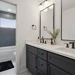 Holiday home Luxury Build - King Beds - Minutes To Uptown Charlotte