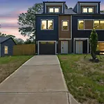 Luxury Build - King Beds - Minutes To Uptown *