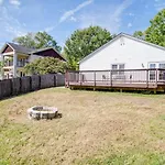 Cozy 3Br Bungalow - City Views - Firepit -Football