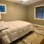 2 Bed Stay With Updated Bath And Kitchen