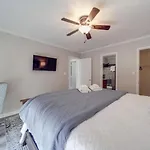 Cozy 3br - Views - Firepit -football