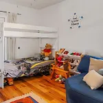 2 Bed Apartment Sleeps 4 With Free Parking