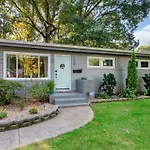 Garden Oasis Walk To Light Rail, Southpark, And Southend