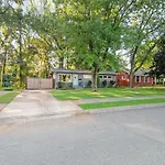 Garden Oasis Walk To Light Rail, Southpark, And Southend