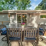 Garden Oasis Walk To Light Rail, Southpark, And Southend