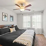 Apartment Modern Upscale Farmhouse- In Uptown Clt!