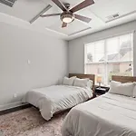 Modern Upscale Farmhouse- In Uptown Clt! Apartment Charlotte