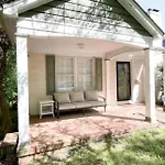 Amazing Cottage With Great Sights In Charlotte, North Carolina