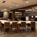 Courtyard By Marriott Northlake Hotel