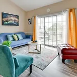 Holiday home Charming W/ Balcony, 1 Mi To Unc Charlotte!