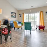 Holiday home Charming W/ Balcony, 1 Mi To Unc Charlotte!