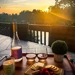 Holiday home Embrace Nature In Lakefront With Fire Pit In Charlotte, North Carolina