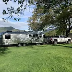 Huge Airstrem Is Perfect For Fmily Getwy