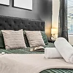 Holiday home Luxe King 3br Townhouse -mins To Uptown Clt *