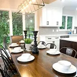 Embrace Nature In Lakefront With Fire Pit In Charlotte, North Carolina Holiday home Charlotte