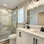 Holiday home Embrace Nature In Lakefront With Fire Pit In Charlotte, North Carolina *