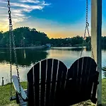 Holiday home Embrace Nature In Lakefront With Fire Pit In Charlotte, North Carolina Charlotte