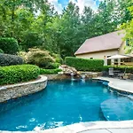 Impressive Luxurious Rental With Pool And Game Space In Nc