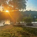 Embrace Nature In Lakefront With Fire Pit In Charlotte, North Carolina Holiday home *