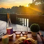Holiday home Embrace Nature In Lakefront With Fire Pit In Charlotte, North Carolina