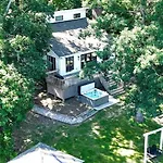 Holiday home Embrace Nature In Lakefront With Fire Pit In Charlotte, North Carolina *