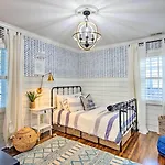 Holiday home Stunning Home: Private Pool! Charlotte