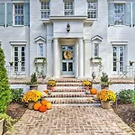 Stunning Charlotte Home: Private Pool!