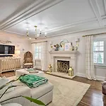 Holiday home Stunning Home: Private Pool! *