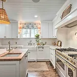 Holiday home Stunning Home: Private Pool! *