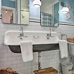 Holiday home Stunning Home: Private Pool! *