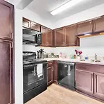 2 Large Bedrooms Artistic Flair Spacious