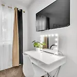 Holiday home 2 Large Bedrooms Artistic Flair Spacious *