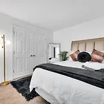 2 Large Bedrooms Artistic Flair Spacious Charlotte