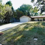 Spacious Dog-Friendly Retreat Near Ballantyne