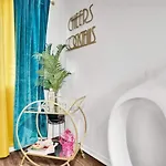 Holiday home 2 Large Bedrooms Artistic Flair Spacious *