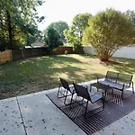 Spacious Dog-friendly Retreat Near Ballantyne Holiday home