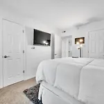 Holiday home 2 Large Bedrooms Artistic Flair Spacious
