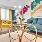2 Large Bedrooms Artistic Flair Spacious