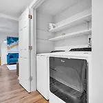 Holiday home 2 Large Bedrooms Artistic Flair Spacious