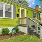 Stylish 4Br Haven: Serene Backyard And Fire Pit