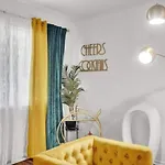 Holiday home 2 Large Bedrooms Artistic Flair Spacious