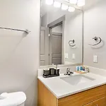 Cozy Uptown With Gym And Swimming Pool