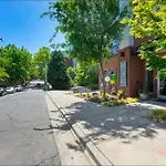 Gorgeous Uptown Apartment With Pool