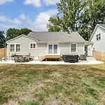 Stylish Noda Gem Hot Tub, Games And Walk To Dining