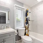 Spacious 2br 2ba Steps From Hospitals And Uptown Minimum 15 Days Or