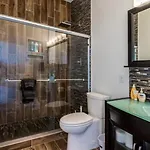 Skyline Vista Penthouse In The Queen Apartment Charlotte