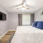 Spacious 2br 2ba Steps From Hospitals And Uptown Minimum 15 Days Or *