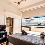 Skyline Vista Penthouse In The Queen Apartment *