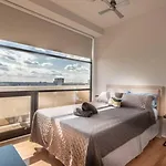 Skyline Vista Penthouse In The Queen